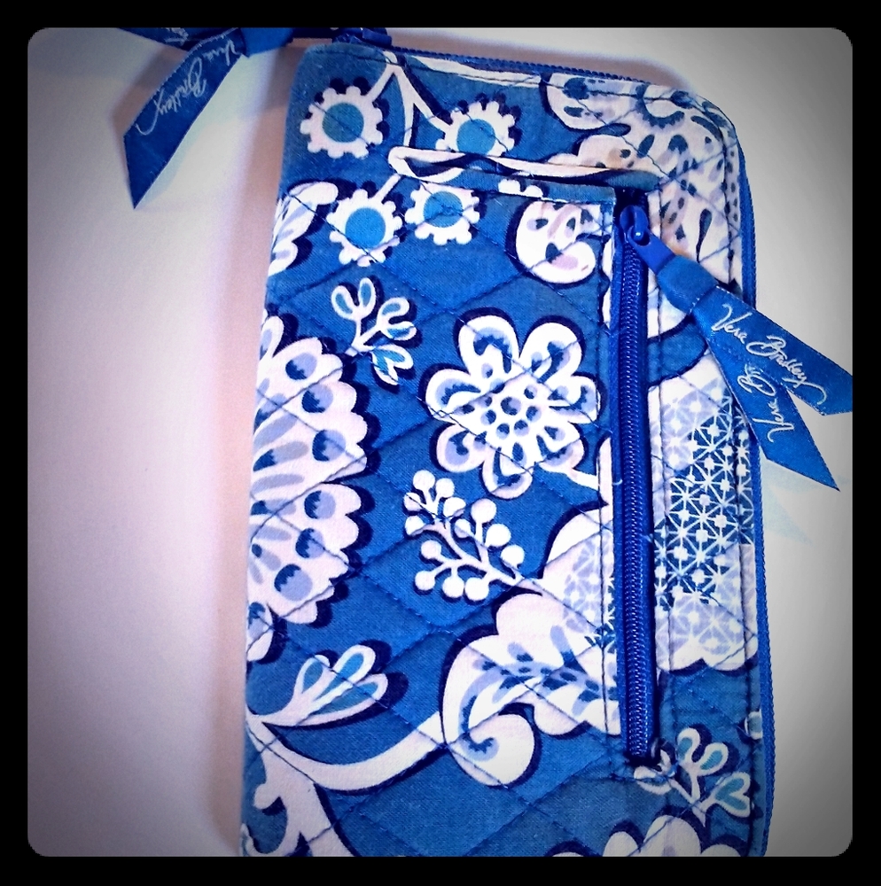 Vera Bradley Wm Zip Close Wallet 5"x8" Bl/Wht GUC
